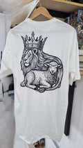 CAMISETA O CORDEIRO É O LEÃO